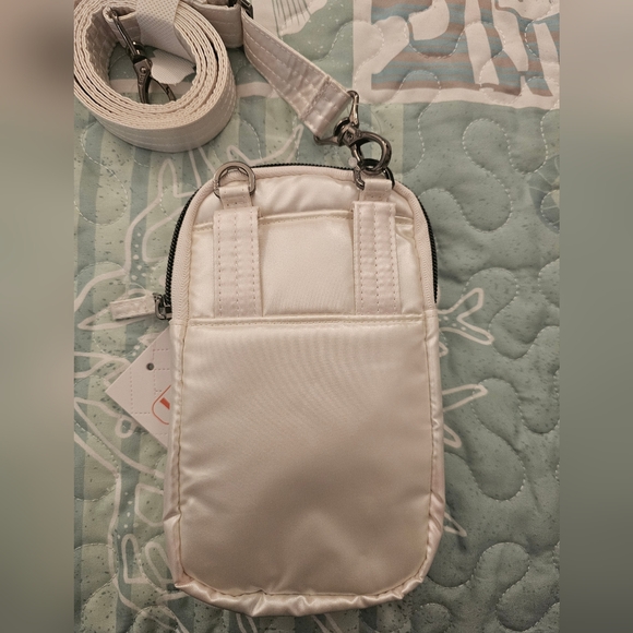 NWT lug brand pitter patter in metallic diamond white - Picture 2 of 4